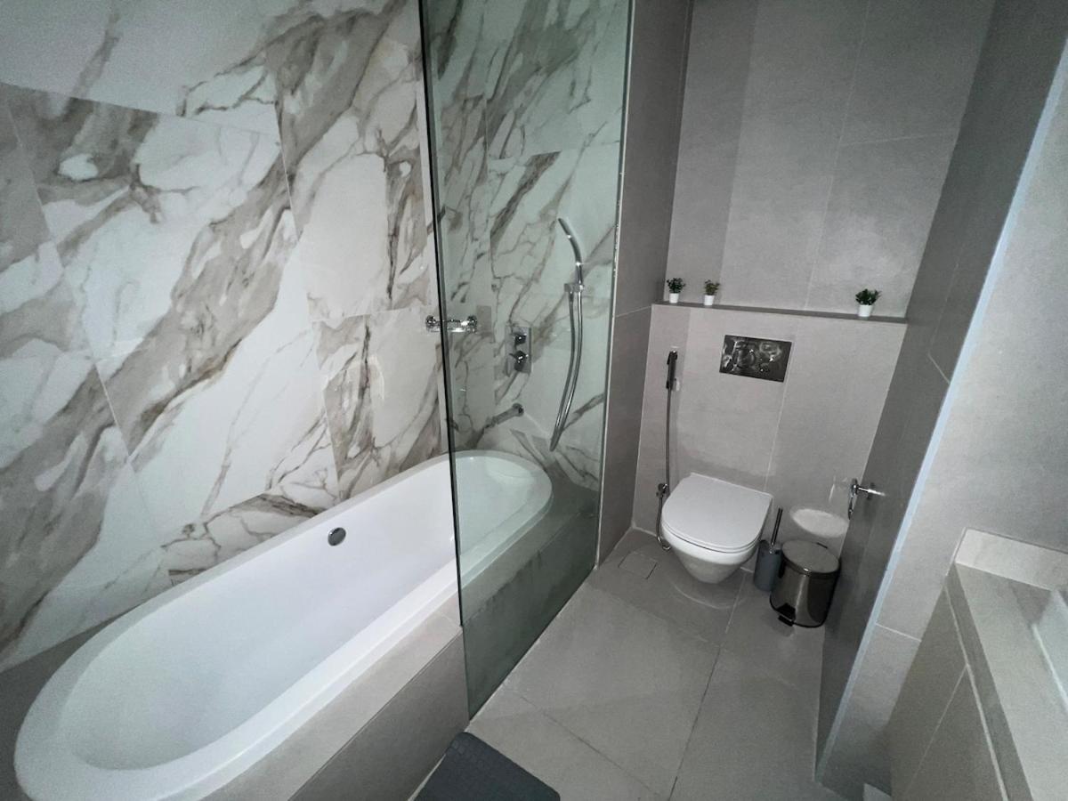 Cozy Flat Close To From And Metro Apartment Dubai